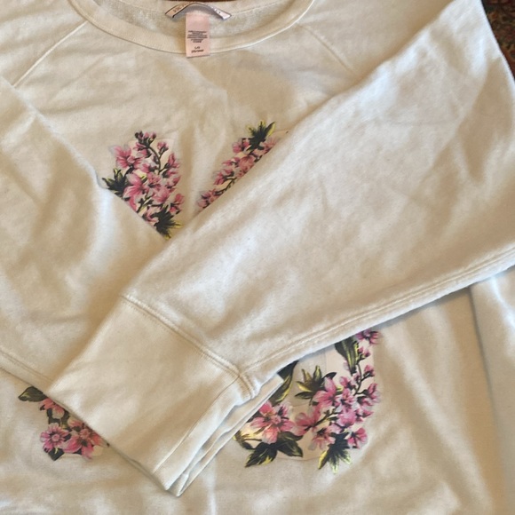 GUC. Victoria’s Secret sweatshirt. - Picture 4 of 7